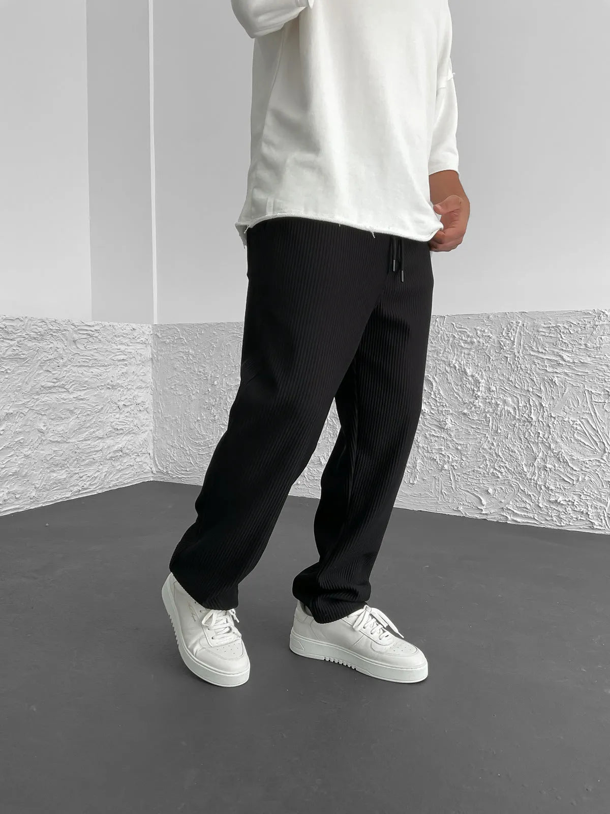 Relaxed Pleat Trouser