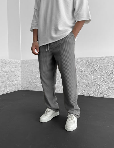 Relaxed Pleat Trouser