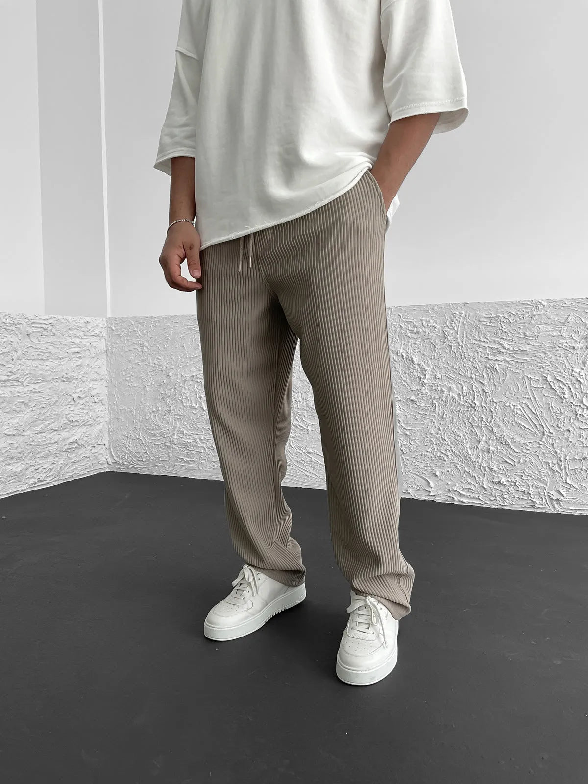 Relaxed Pleat Trouser