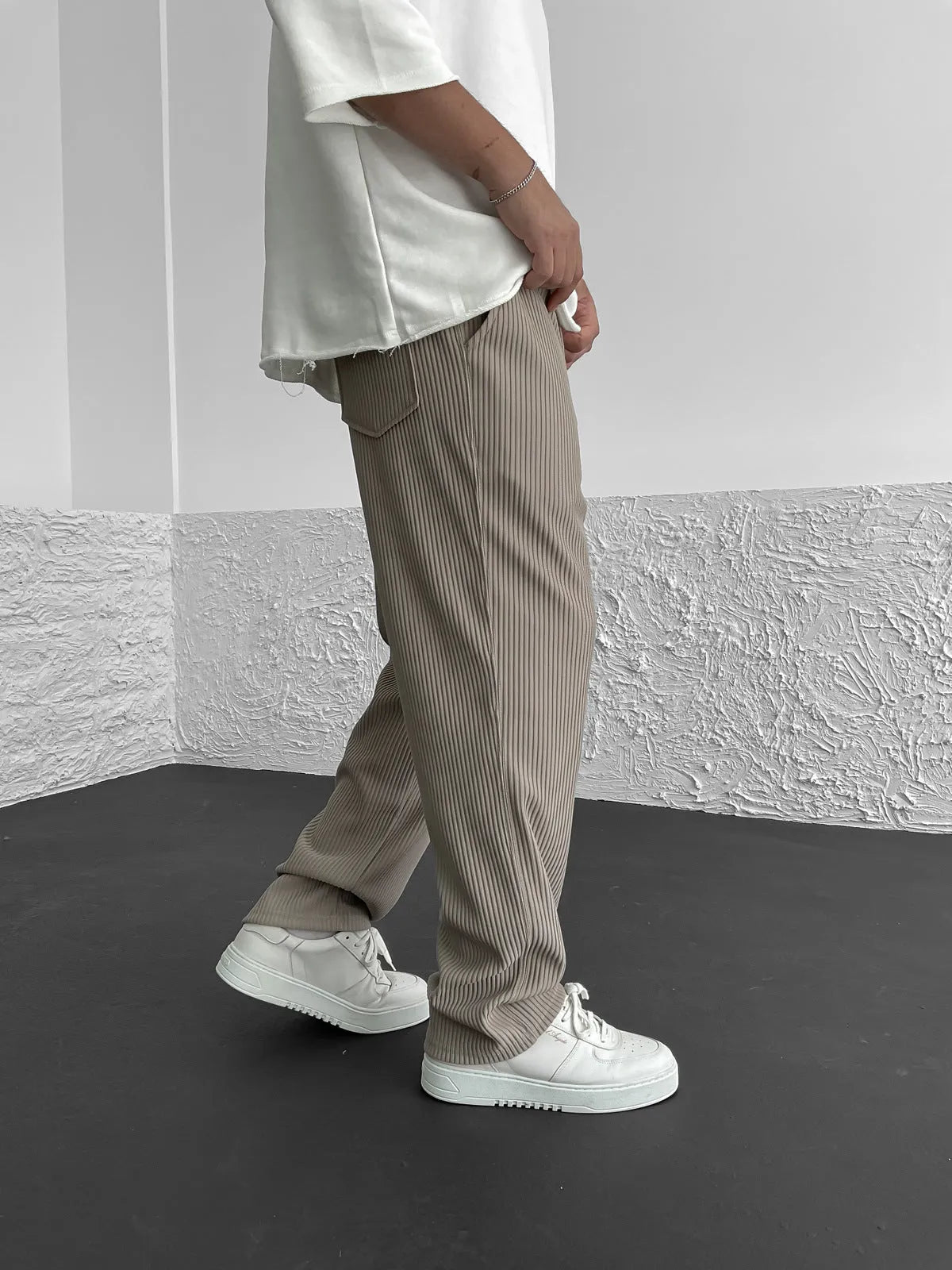 Relaxed Pleat Trouser