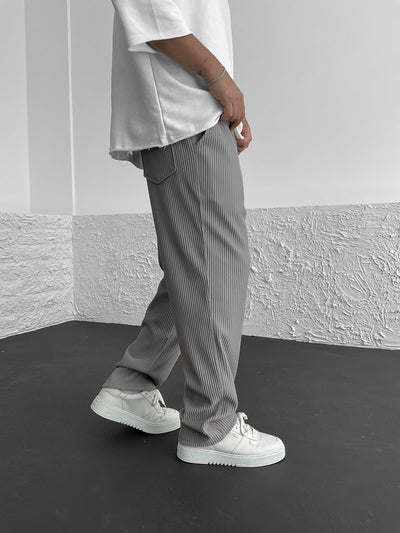 Relaxed Pleat Trouser
