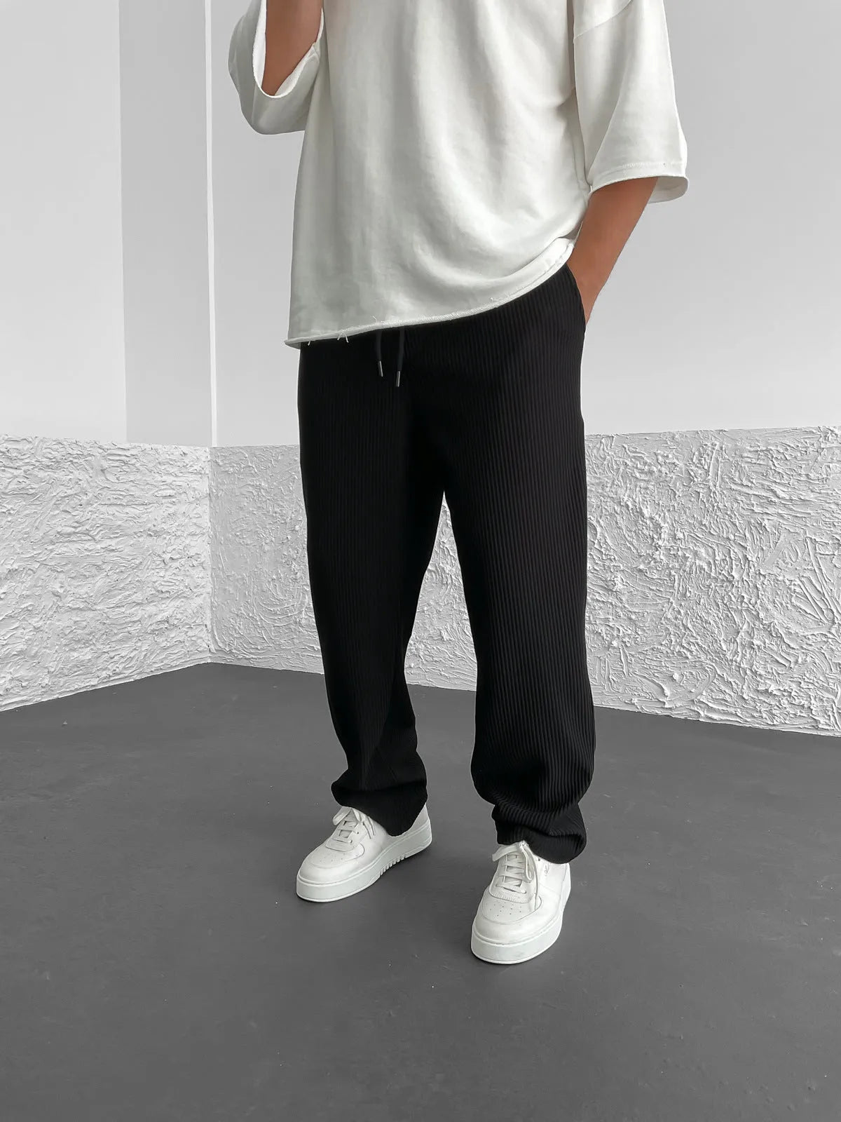 Relaxed Pleat Trouser