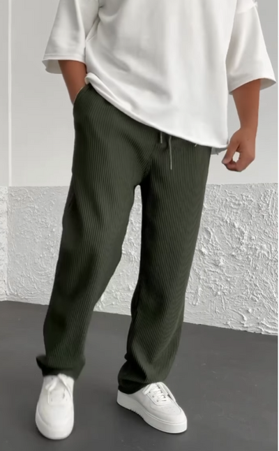 Relaxed Pleat Trouser