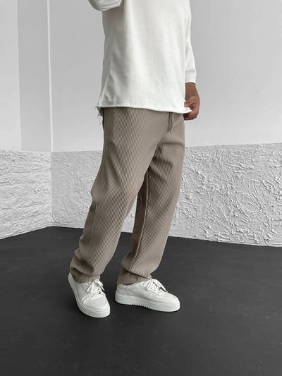 Relaxed Pleat Trouser